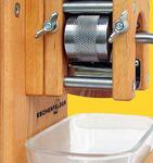 Зернодавилка ручная Eschenfelder настенная Зернодавилка ручная Eschenfelder настенная