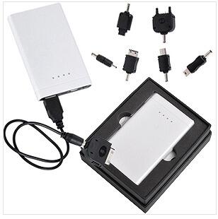 Универсальное зарядное устройство  Recharge  (2000 mAh)