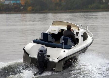 Моторная лодка GRIZZLY 470DC Моторная лодка GRIZZLY 470DC