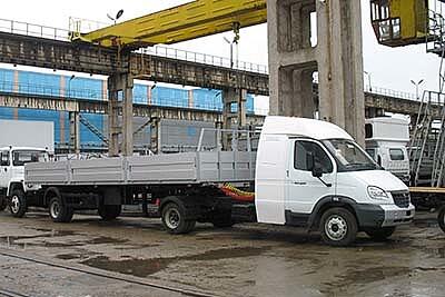 Седельный тягач с полуприцепом ГАЗ-33106 со спальником