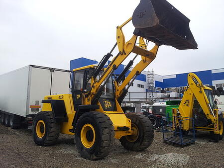 Погрузчик фронтальный JCB 435