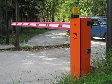 автоматические ворота; системы безопасности и охраны; рольставни