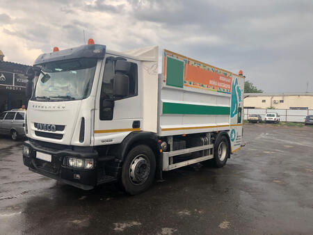 Автоматический мойщик контейнеров на шасси Iveco