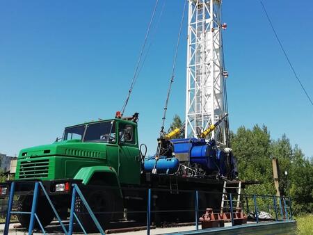 Установку для бурения и ремонта скважин УПА-60/80