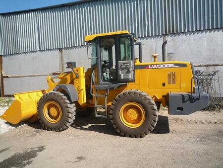 Фронтальный погрузчик  XCMG LW300F