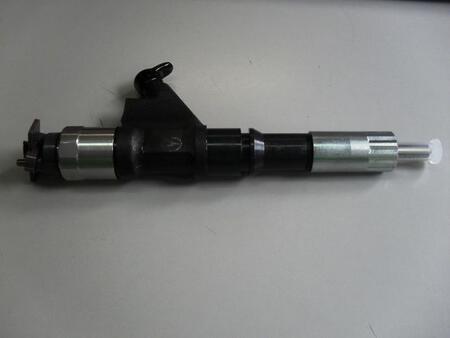 Форсунка евро 3 HOWO DENSO R61540080017A. Доставка в Ваш город в подарок!