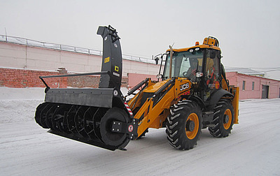 Экскаватор-погрузчик JCB очистит Красноярск от снега