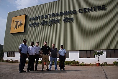 Индийский завод JCB принимает гостей из России