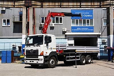 Бортовой крупнотоннажник HINO-700 с КМУ Amco Veba 120 2s