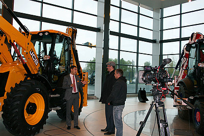 Съемки видеообзора экскаватора-погрузчика JCB в Екатеринбурге Съемки видеообзора экскаватора-погрузчика JCB в Екатеринбурге