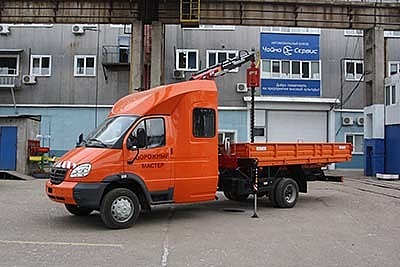 «Дорожный мастер» с двухрядной 7-местной кабиной и КМУ Amco Veba с буром «Дорожный мастер» с двухрядной 7-местной кабиной и КМУ Amco Veba с буром