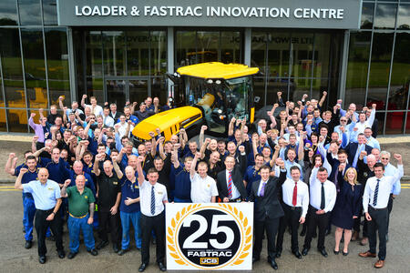 Легендарному JCB Fastrac 25 лет