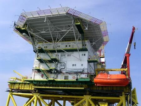 Российская морская ледостойкая стационарная платформа Д-6