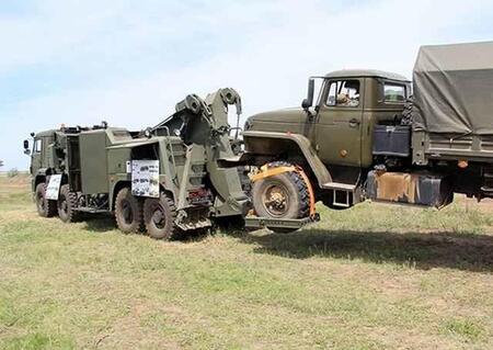 На полигоне Прудбой впервые показали новейший военный тягач КЭТ-Л1