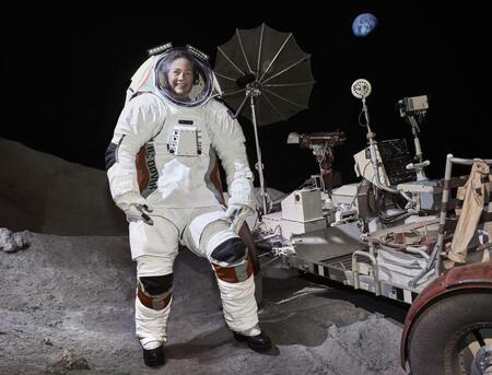 Скафандры нового поколения Astro для высадок астронавтов на поверхность Луны и Марса.