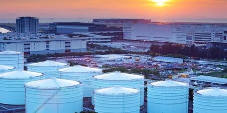 Россия седьмой месяц подряд на втором месте по объему добычи нефти в мире
