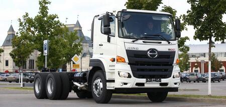 Hino представит новый 26-тонный самосвал и кабину нового поколения на выставке Comtrans 2019