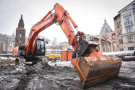 В центре внимания на стройплощадке: экскаватор-универсал Hitachi ZX210LCN-5A