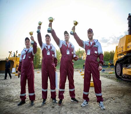 Бульдозеристы взяли золото и серебро Международного чемпионата операторов техники ЧЕТРА