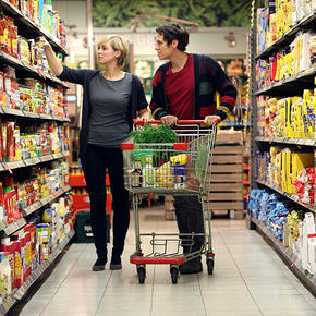 Расходы россиян на продукты снизились в августе