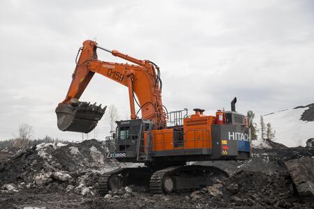 Два горных экскаватора Hitachi EX1200-7 поставлены на разрез «Распадский» 