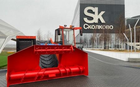 Компания «АгроКомпост» начала серийное производство первой отечественной ворошительной машины