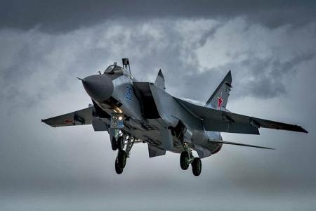 Три модернизированных истребителя-перехватчика МиГ-31БМ поступили на вооружение авиаполка ЦВО