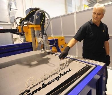 Машина плазменной резки MicroStep в новом дизайн-центре Lamborghini Машина плазменной резки MicroStep в новом дизайн-центре Lamborghini