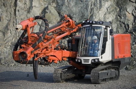 Sandvik Construction обновляет серию среднегабаритных гидромолотов Rammer