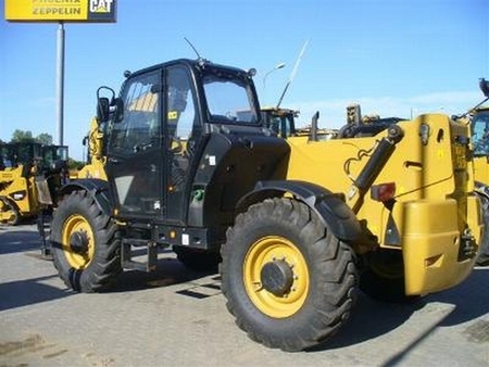 Погрузчик Cat TH514C получил новый двигатель