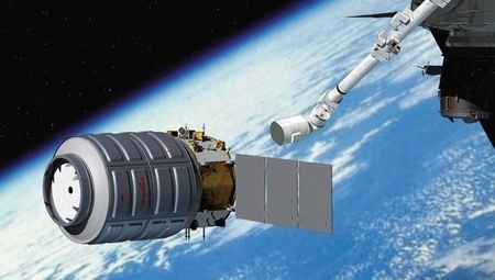 Стыковка корабля Cygnus с МКС отложена на двое суток из-за сбоя