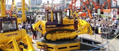 ЧЕТРА отправила самую крупную партию спецтехники в 2013 г. в ЯНАО