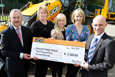 JCB поддерживает местный фестиваль искусств