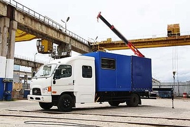 Многофункциональный Hyundai HD-78 с двухрядной кабиной, автомастерской, бортовой платформой с тентом