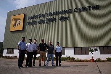 Индийский завод JCB принимает гостей из России