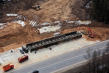 На Минском шоссе начинают строить военный мост На Минском шоссе начинают строить военный мост