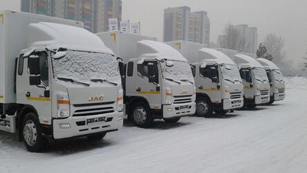 В Красноярске состоялась передача партии из пяти грузовиков JAC N-120.