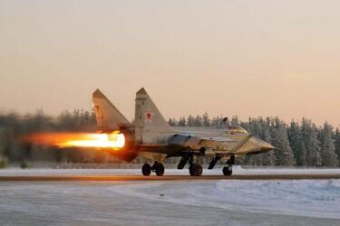Авиацию Северного флота усилили два модернизированных перехватчика МиГ-31БМ