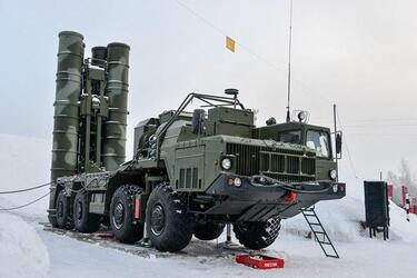 Расчеты новых ЗРС С-400 заступили на БД в Ленобласти
