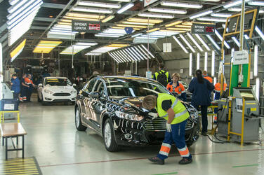 Ford может прекратить поставку и выпуск легковых машин в России