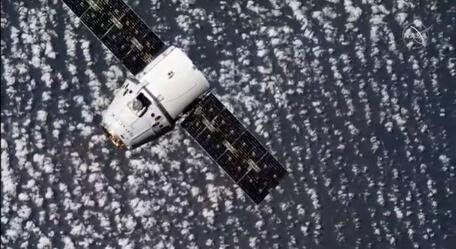 Грузовик SpaceX Dragon пристыковался к МКС