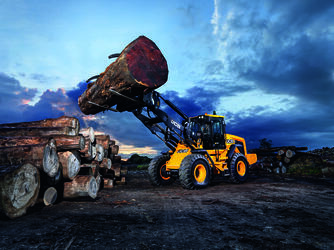 Колёсным погрузчикам JCB исполнилось 50 лет
