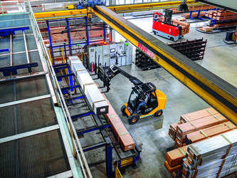 JCB выпустила первый электроприводной телескопический погрузчик