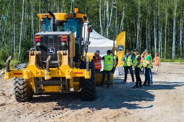 John Deere провел крупномасштабное обучение дилеров