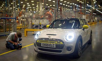 Компания BMW представила электромобиль Mini