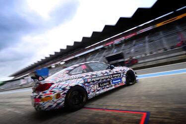 LUMIX поддерживает BMW Team Studie в гоночных состязаниях "Blancpain GT World Challenge Asia"