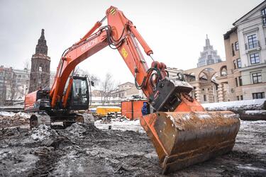 В центре внимания на стройплощадке: экскаватор-универсал Hitachi ZX210LCN-5A
