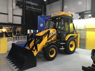 Компания JCB представила концептуальный экскаватор-погрузчик с двигателем на сжатом природном газе