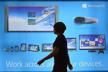Microsoft выпустила смартфон на Android и новую Windows