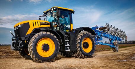 Новые тракторы JCB FASTRAC серии 8000 с улучшенной подвеской